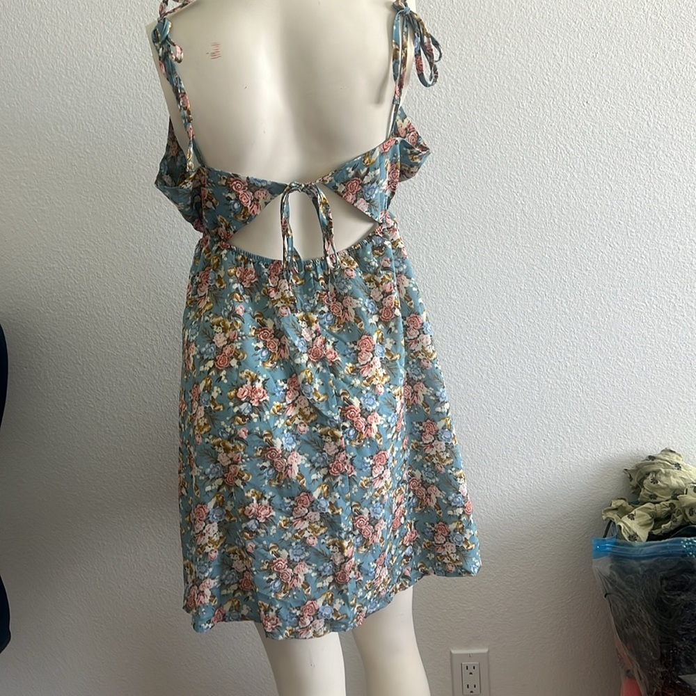 Dress - Picture 5 of 5